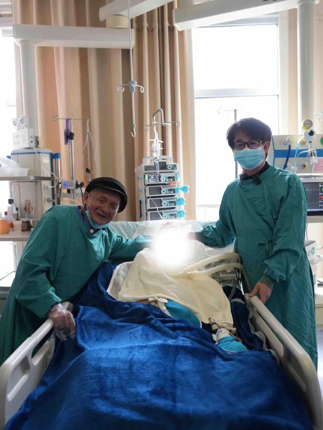 mk体育app-“老太婆走了，以后不可能再有快乐两个字了……”浙江81岁陈老伯在105天跨海探病的坚持后，含泪送别了ICU中的老伴，“她想给我减轻负担”